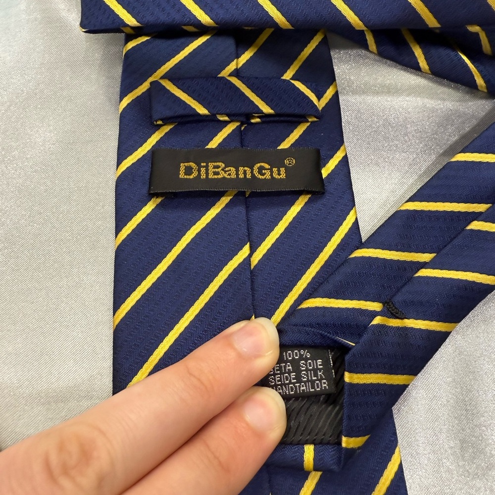 DiBanGu Classic Navy and Yellow Striped Men's Tie 100% Silk - Picture 3 of 3